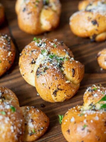 cropped-Garlic-Knots.jpg