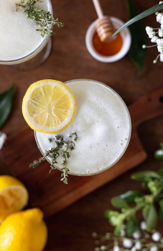 Overhead shot of gin sour with lemon