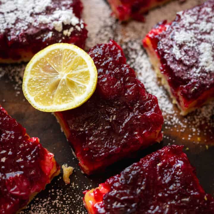 Bars of lemon and cranberry